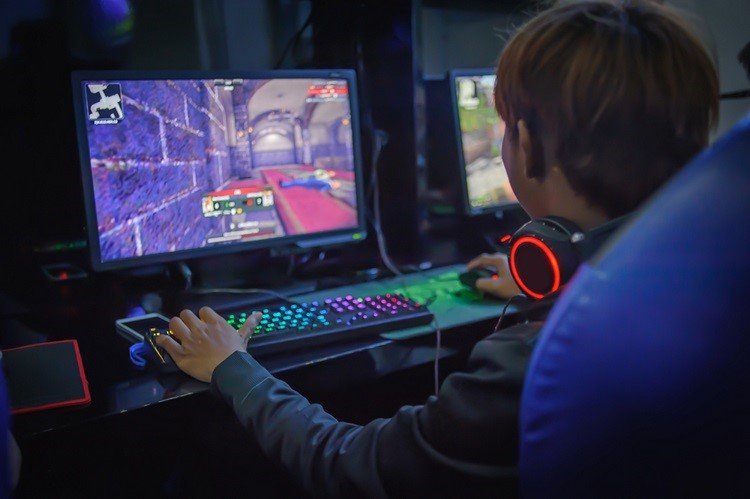 The Pros and Cons of Online Gaming - A Balanced View